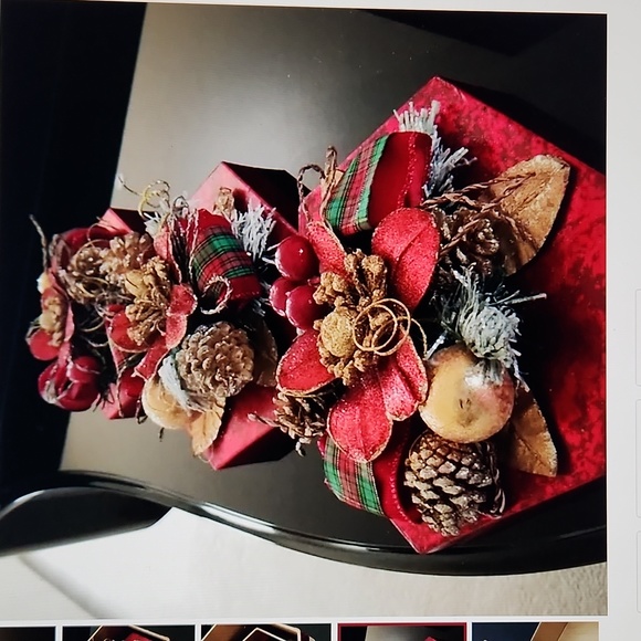 Beautiful Red & Gold ribbon holiday box set - Picture 5 of 6